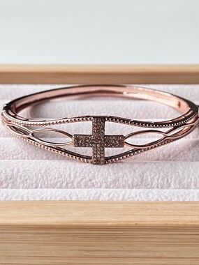 B020 | Natural Champagne Diamond Cross Rose Gold Bangle